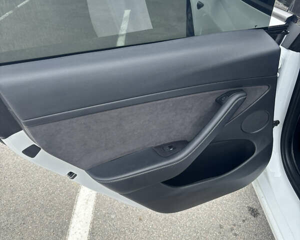 Білий Тесла Модель 3, об'ємом двигуна 0 л та пробігом 76 тис. км за 16500 $, фото 14 на Automoto.ua