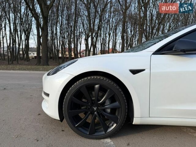 Белый Тесла Модель 3, объемом двигателя 0 л и пробегом 94 тыс. км за 21100 $, фото 6 на Automoto.ua