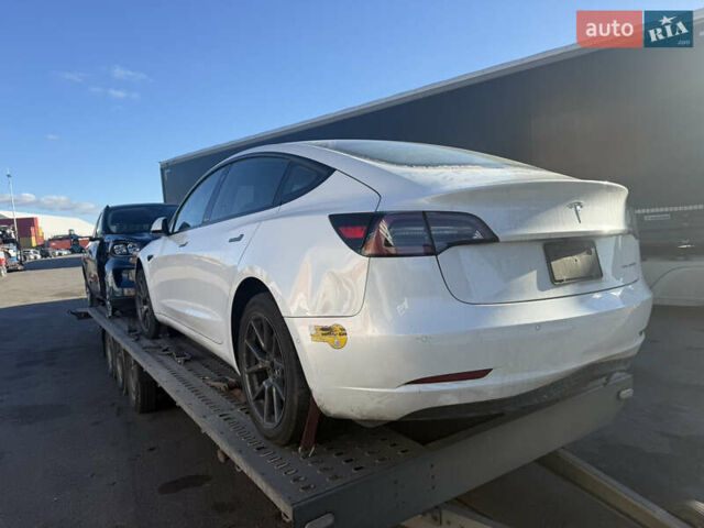 Білий Тесла Модель 3, об'ємом двигуна 0 л та пробігом 99 тис. км за 12200 $, фото 3 на Automoto.ua