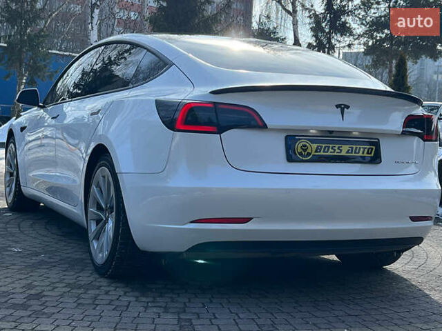 Белый Тесла Модель 3, объемом двигателя 0 л и пробегом 64 тыс. км за 20900 $, фото 4 на Automoto.ua