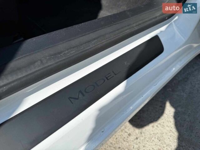 Белый Тесла Модель 3, объемом двигателя 0 л и пробегом 55 тыс. км за 22990 $, фото 37 на Automoto.ua