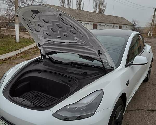 Белый Тесла Модель 3, объемом двигателя 0 л и пробегом 79 тыс. км за 18999 $, фото 13 на Automoto.ua