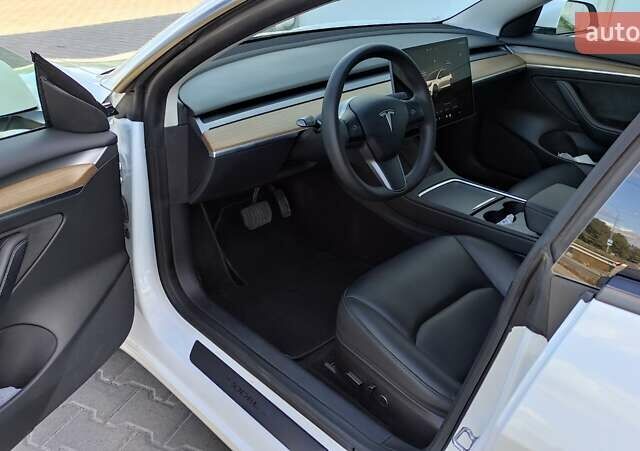 Тесла Модель 3 2022 в Киеве на Automoto.ua Белый Тесла Модель 3, объемом двигателя 0 л и пробегом 58 тыс. км за 25700 $, фото 12 на Automoto.ua