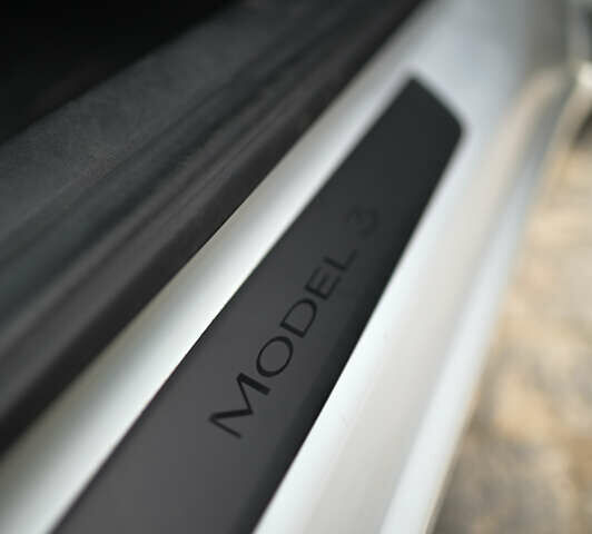 Білий Тесла Модель 3, об'ємом двигуна 0 л та пробігом 71 тис. км за 21200 $, фото 14 на Automoto.ua