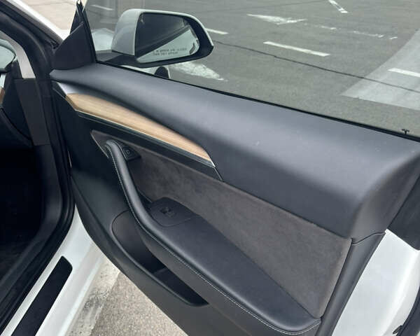 Білий Тесла Модель 3, об'ємом двигуна 0 л та пробігом 76 тис. км за 16500 $, фото 22 на Automoto.ua