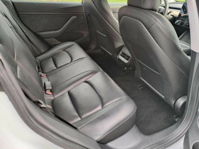 Белый Тесла Модель 3, объемом двигателя 0 л и пробегом 47 тыс. км за 17000 $, фото 5 на Automoto.ua