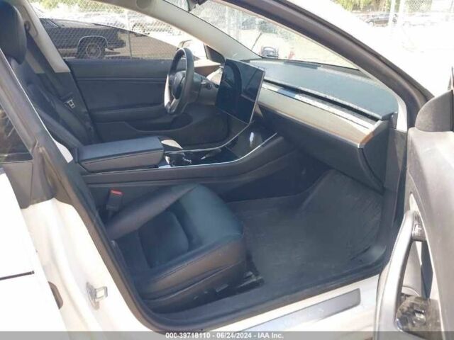 Тесла Модель 3 2022 в Березань на Automoto.ua Белый Тесла Модель 3, объемом двигателя 0 л и пробегом 21 тыс. км за 20500 $, фото 5 на Automoto.ua