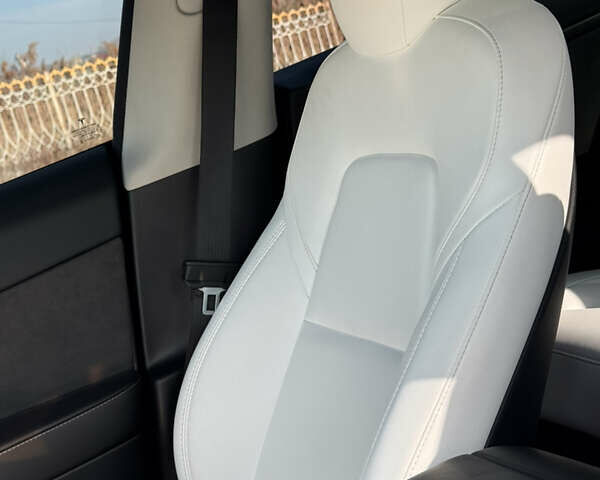 Білий Тесла Модель 3, об'ємом двигуна 0 л та пробігом 47 тис. км за 21500 $, фото 22 на Automoto.ua