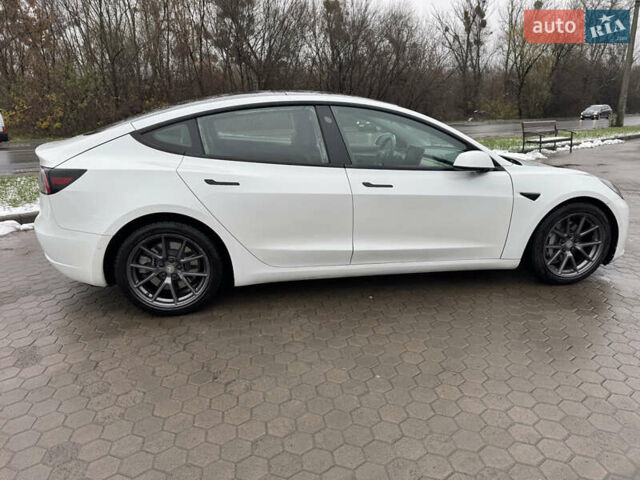 Білий Тесла Модель 3, об'ємом двигуна 0 л та пробігом 110 тис. км за 16900 $, фото 5 на Automoto.ua