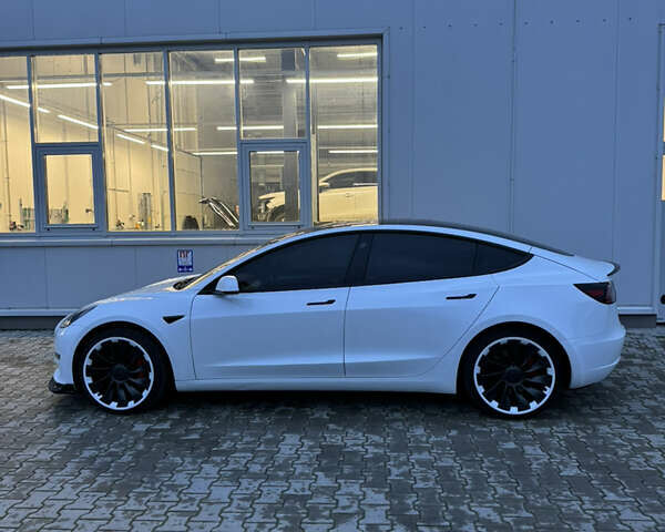 Білий Тесла Модель 3, об'ємом двигуна 0 л та пробігом 81 тис. км за 24950 $, фото 4 на Automoto.ua