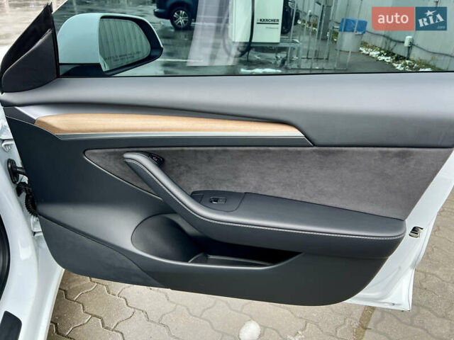 Білий Тесла Модель 3, об'ємом двигуна 0 л та пробігом 5 тис. км за 22500 $, фото 28 на Automoto.ua