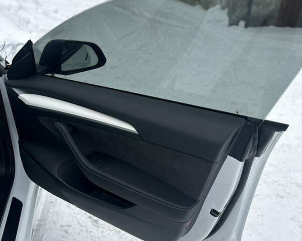 Белый Тесла Модель 3, объемом двигателя 0 л и пробегом 62 тыс. км за 23500 $, фото 24 на Automoto.ua