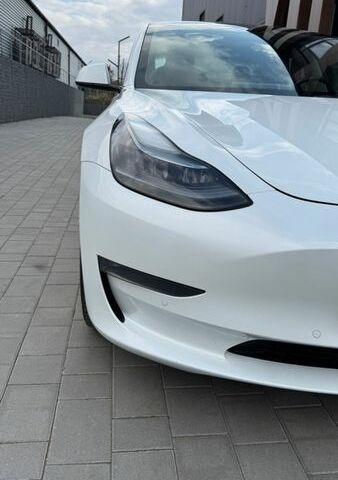 Белый Тесла Модель 3, объемом двигателя 0 л и пробегом 130 тыс. км за 18499 $, фото 26 на Automoto.ua