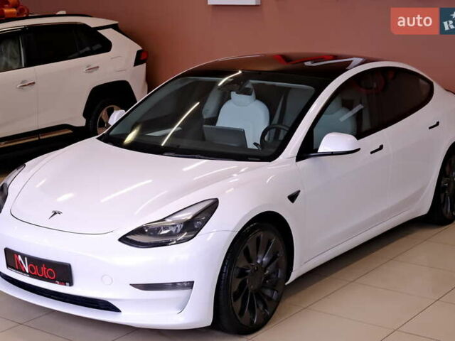 Білий Тесла Модель 3, об'ємом двигуна 0 л та пробігом 60 тис. км за 22900 $, фото 2 на Automoto.ua