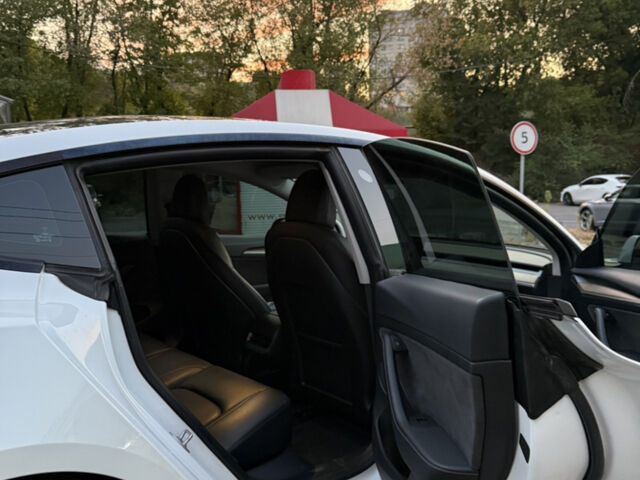 Белый Тесла Модель 3, объемом двигателя 0 л и пробегом 91 тыс. км за 21000 $, фото 10 на Automoto.ua