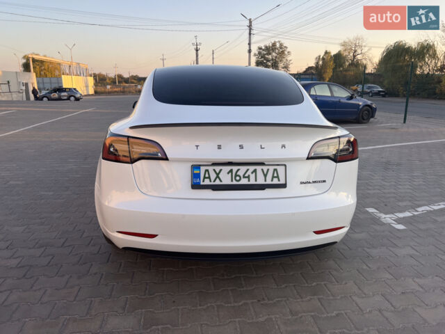 Білий Тесла Модель 3, об'ємом двигуна 0 л та пробігом 56 тис. км за 23500 $, фото 3 на Automoto.ua