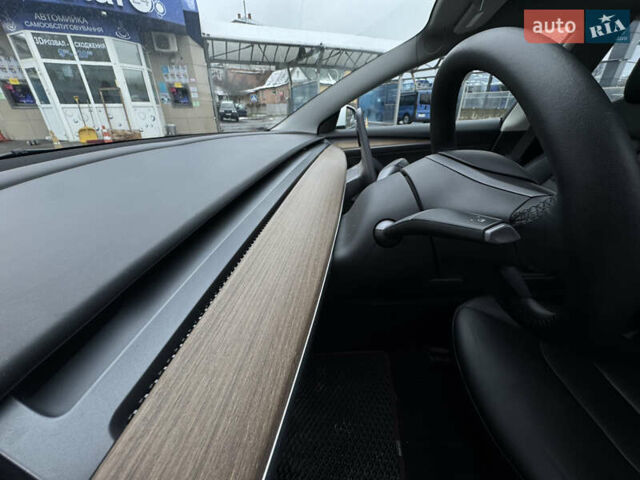 Білий Тесла Модель 3, об'ємом двигуна 0 л та пробігом 110 тис. км за 16900 $, фото 20 на Automoto.ua