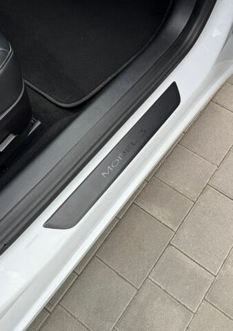 Белый Тесла Модель 3, объемом двигателя 0 л и пробегом 130 тыс. км за 18499 $, фото 39 на Automoto.ua