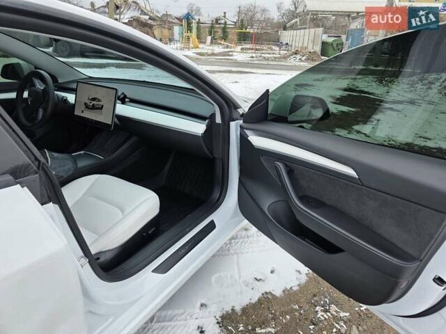 Белый Тесла Модель 3, объемом двигателя 0 л и пробегом 46 тыс. км за 24800 $, фото 21 на Automoto.ua