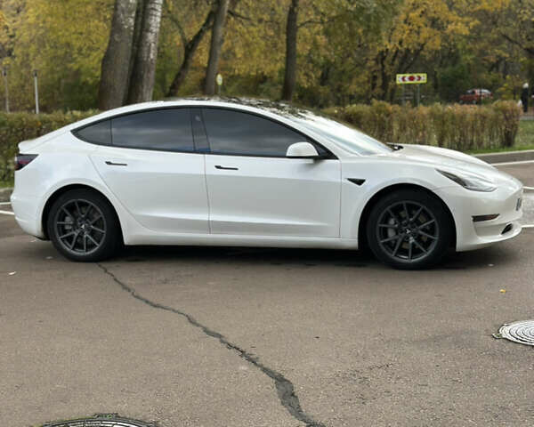 Білий Тесла Модель 3, об'ємом двигуна 0 л та пробігом 82 тис. км за 22400 $, фото 2 на Automoto.ua