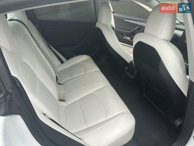 Белый Тесла Модель 3, объемом двигателя 0 л и пробегом 59 тыс. км за 22000 $, фото 16 на Automoto.ua