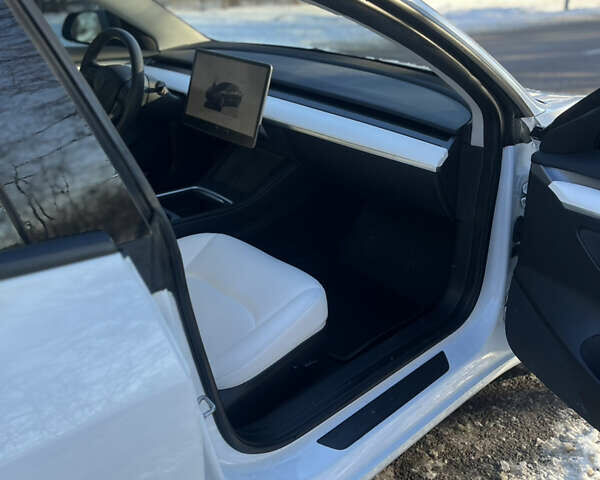 Білий Тесла Модель 3, об'ємом двигуна 0 л та пробігом 38 тис. км за 20999 $, фото 38 на Automoto.ua