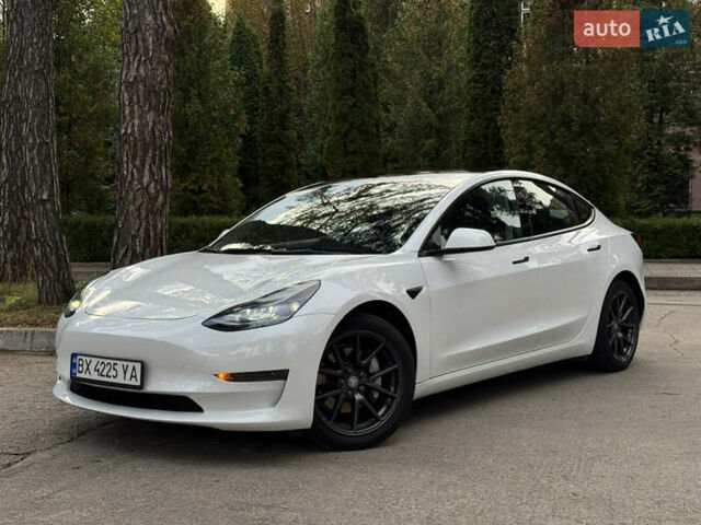 Белый Тесла Модель 3, объемом двигателя 0 л и пробегом 75 тыс. км за 19500 $, фото 1 на Automoto.ua