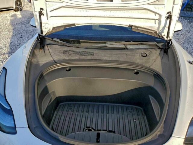 Белый Тесла Модель 3, объемом двигателя 0 л и пробегом 70 тыс. км за 5500 $, фото 10 на Automoto.ua