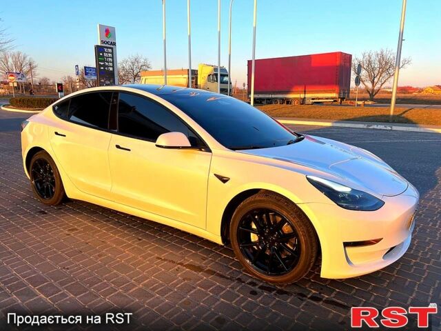 Білий Тесла Модель 3, об'ємом двигуна 0.21 л та пробігом 80 тис. км за 18500 $, фото 1 на Automoto.ua