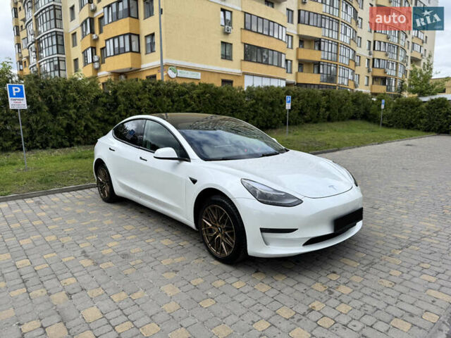 Белый Тесла Модель 3, объемом двигателя 0 л и пробегом 62 тыс. км за 23000 $, фото 3 на Automoto.ua