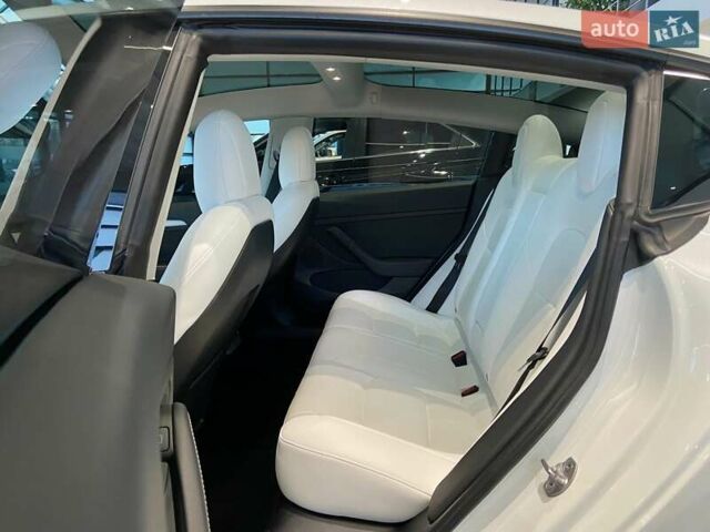 Белый Тесла Модель 3, объемом двигателя 0 л и пробегом 18 тыс. км за 28999 $, фото 29 на Automoto.ua