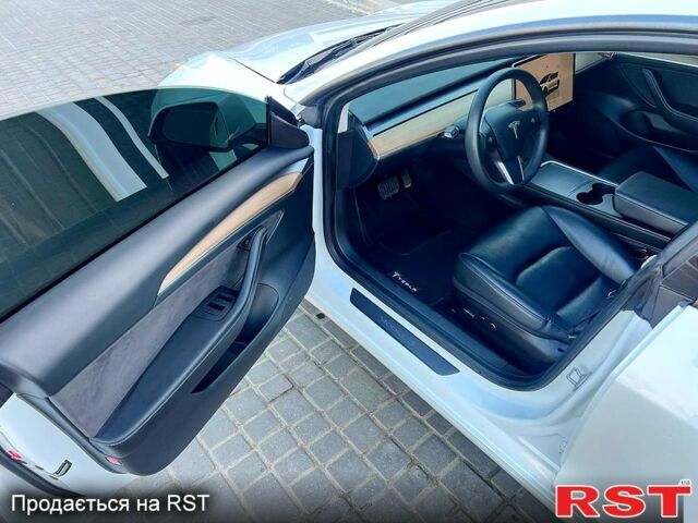 Білий Тесла Модель 3, об'ємом двигуна 0.21 л та пробігом 80 тис. км за 18500 $, фото 13 на Automoto.ua