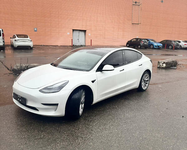 Білий Тесла Модель 3, об'ємом двигуна 0 л та пробігом 60 тис. км за 21000 $, фото 2 на Automoto.ua