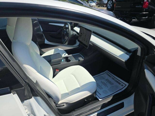 Белый Тесла Модель 3, объемом двигателя 0 л и пробегом 58 тыс. км за 16600 $, фото 4 на Automoto.ua