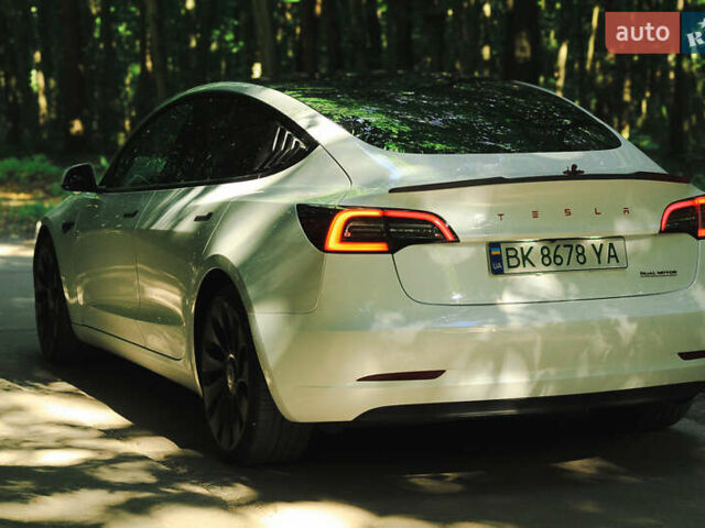 Белый Тесла Модель 3, объемом двигателя 0 л и пробегом 94 тыс. км за 25500 $, фото 2 на Automoto.ua