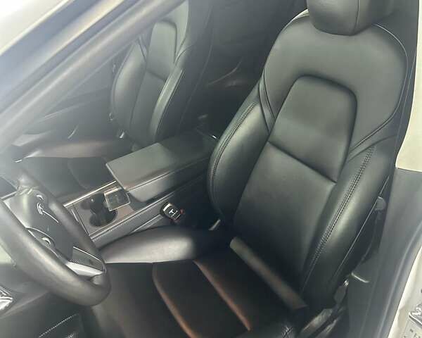 Белый Тесла Модель 3, объемом двигателя 0 л и пробегом 125 тыс. км за 22000 $, фото 9 на Automoto.ua