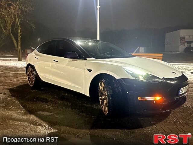Білий Тесла Модель 3, об'ємом двигуна 0 л та пробігом 74 тис. км за 23500 $, фото 1 на Automoto.ua