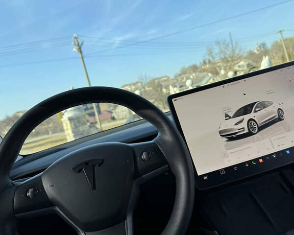 Білий Тесла Модель 3, об'ємом двигуна 0 л та пробігом 47 тис. км за 21500 $, фото 25 на Automoto.ua