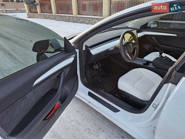 Білий Тесла Модель 3, об'ємом двигуна 0 л та пробігом 96 тис. км за 18500 $, фото 9 на Automoto.ua
