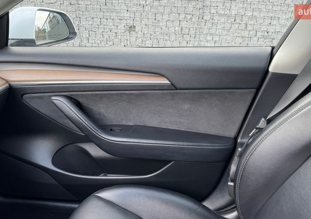 Белый Тесла Модель 3, объемом двигателя 0 л и пробегом 130 тыс. км за 18499 $, фото 28 на Automoto.ua