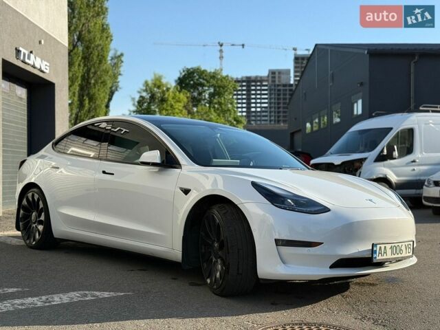 Белый Тесла Модель 3, объемом двигателя 0 л и пробегом 76 тыс. км за 23500 $, фото 4 на Automoto.ua
