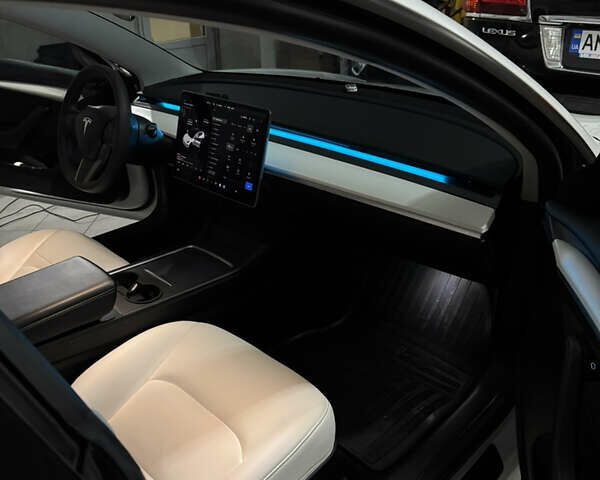 Білий Тесла Модель 3, об'ємом двигуна 0 л та пробігом 81 тис. км за 24950 $, фото 8 на Automoto.ua