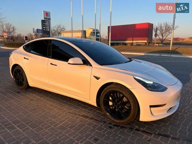 Белый Тесла Модель 3, объемом двигателя 0 л и пробегом 80 тыс. км за 18500 $, фото 2 на Automoto.ua