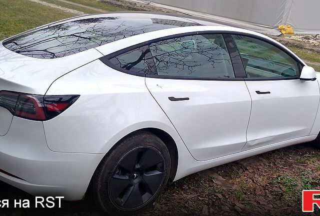 Белый Тесла Модель 3, объемом двигателя 0 л и пробегом 47 тыс. км за 18500 $, фото 4 на Automoto.ua