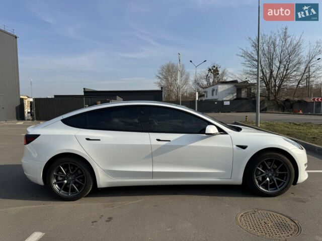 Белый Тесла Модель 3, объемом двигателя 0 л и пробегом 85 тыс. км за 24999 $, фото 2 на Automoto.ua