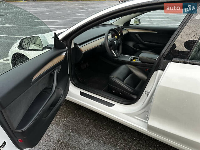 Білий Тесла Модель 3, об'ємом двигуна 0 л та пробігом 115 тис. км за 20900 $, фото 20 на Automoto.ua