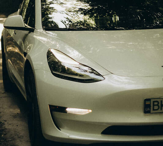 Белый Тесла Модель 3, объемом двигателя 0 л и пробегом 94 тыс. км за 25500 $, фото 4 на Automoto.ua