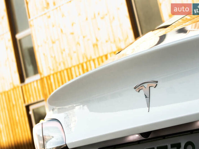 Белый Тесла Модель 3, объемом двигателя 0 л и пробегом 94 тыс. км за 19999 $, фото 22 на Automoto.ua