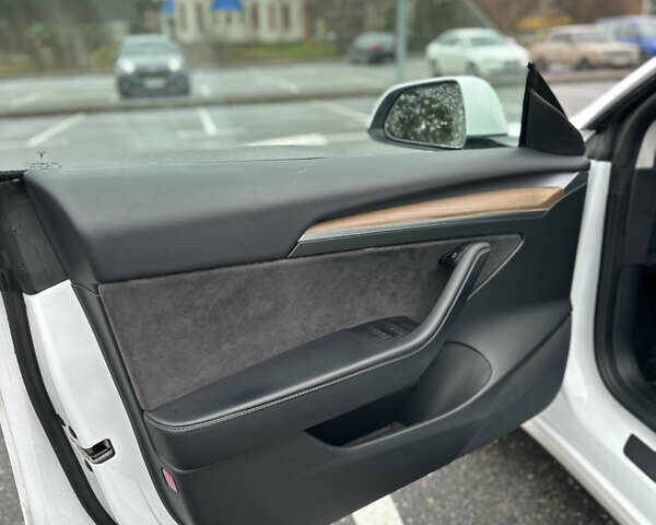 Белый Тесла Модель 3, объемом двигателя 0 л и пробегом 109 тыс. км за 16900 $, фото 25 на Automoto.ua