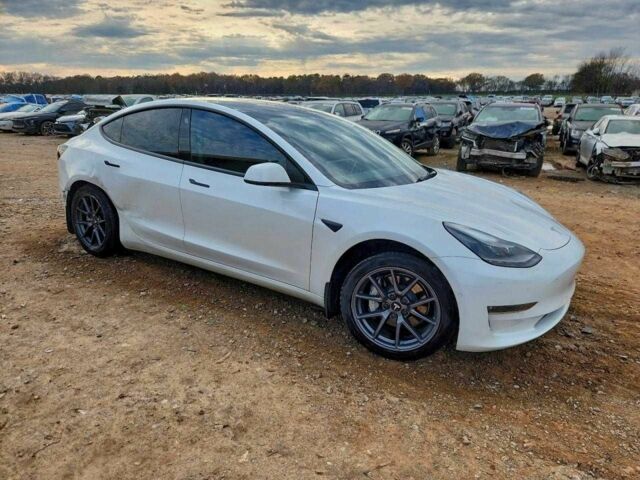 Белый Тесла Модель 3, объемом двигателя 0 л и пробегом 107 тыс. км за 6000 $, фото 3 на Automoto.ua